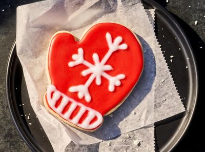 Panera Bread's Sweet Mitten Sugar Cookies Return for the Winter