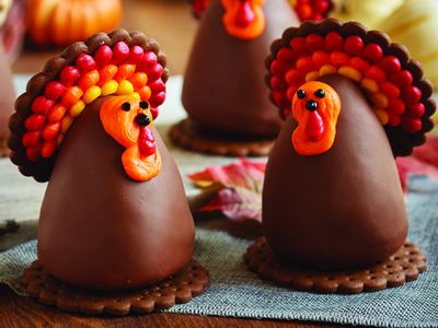 Thanksgiving Themed Lil’ Gobblers Arrive at Carvel for a Limited Time Only 