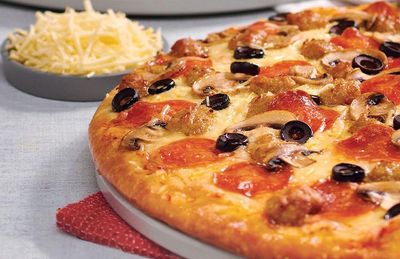 New Dairy-Free and Lactose-Free Cheese Arrives at Papa Murphy’s