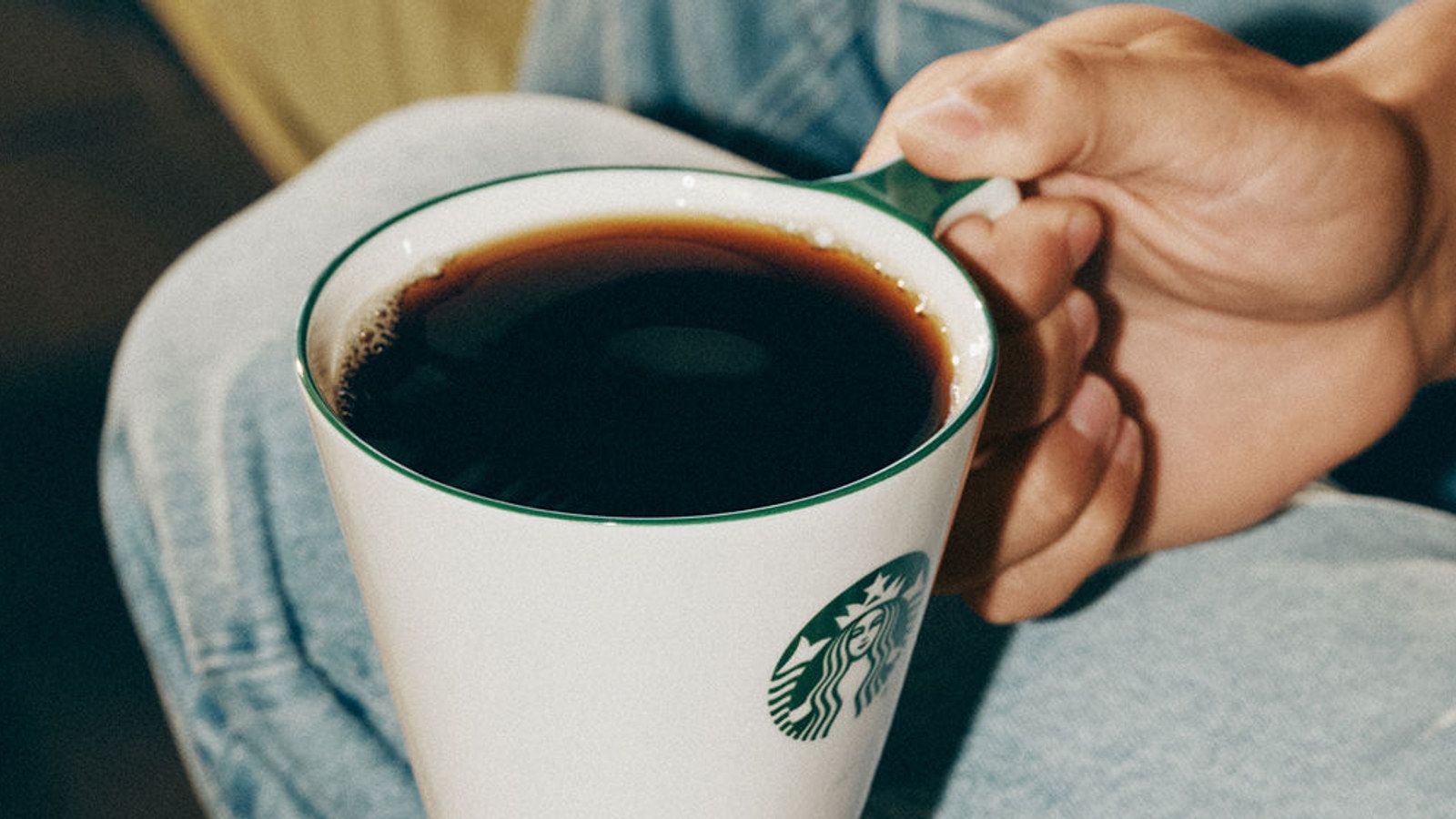 Free Coffee and Tea Refills at Starbucks Free Coffee and Tea Refills at Starbucks
